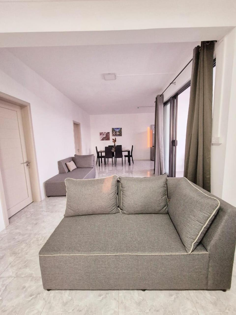 Skyview Apartment- Rooftop Penthouse With Sunset & Sea Views Flic en Flac Exterior photo